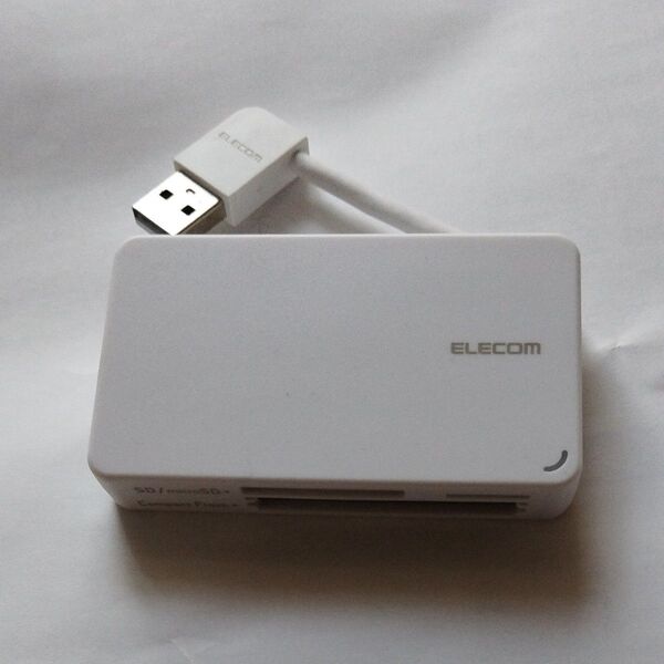 ELECOM カードリーダー ホワイト系