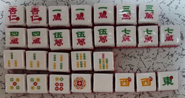 新品・未開封 チロルチョコ 杏仁いちごゼリー28個 チョコレート 麻雀牌 チロル 萬子 索子 筒子 杏仁 いちごゼリー チョコ