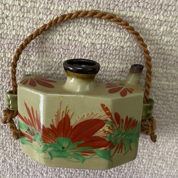 沖縄 琉球焼 やちむん だちびん 赤絵 花柄 中城窯 花瓶 酒入れ