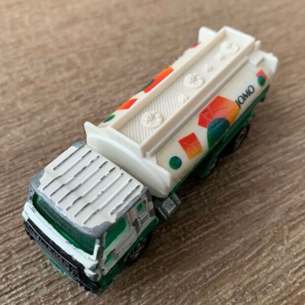 トミカ 黒箱 No.53 1/100 日産 ディーゼルトラック タンクローリー ジョモ JOMO