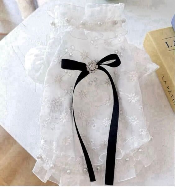 【新品】ペット服 姫ワンピ 総レースワンピース バルーン袖 可愛い花柄 透かし生地 フェミニン パール&ブラックリボン