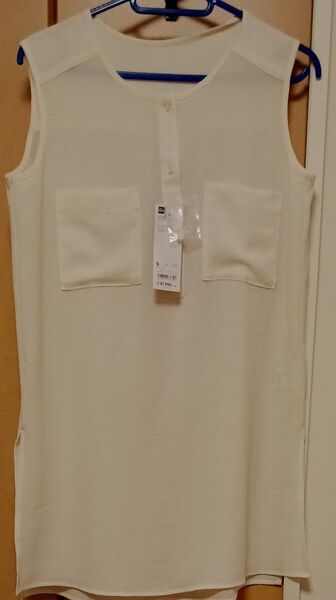 新品タグ付きレディーストップスノースリーブチュニックGU