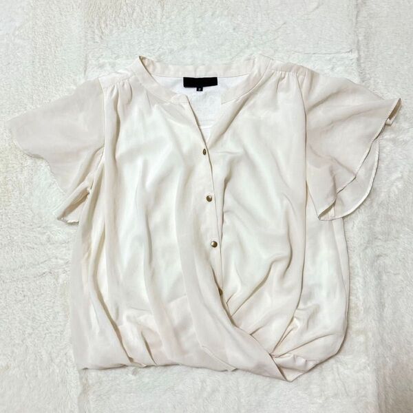 UNTITLED アンタイトル インナー付き 白 ブラウス 半袖 金ボタン オフィス トップス オフホワイト 無地 シャツ