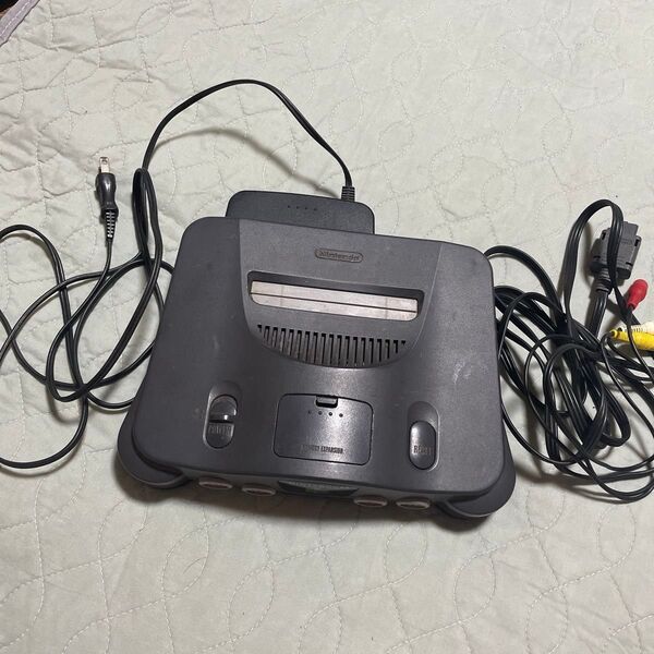 早い者勝ち!NINTENDO64 本体 +コントローラー4個