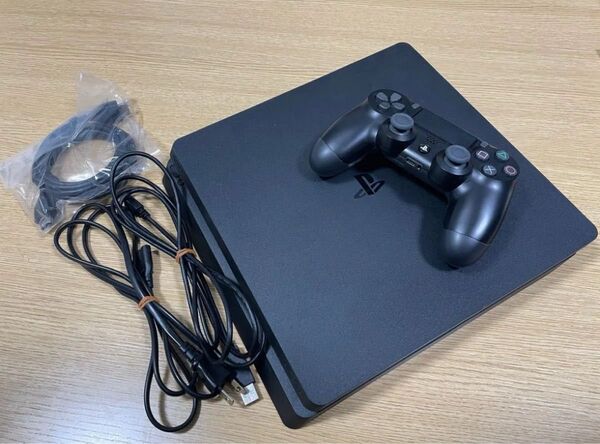 PS4の本体とモンスターハンターのセットです。