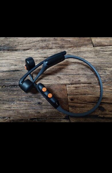 骨伝導イヤホン aftershokz
