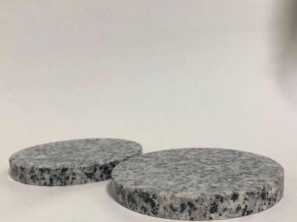 国産御影石 松山石 コースター 丸型 約12.3cm 厚み1.5cm 2枚
