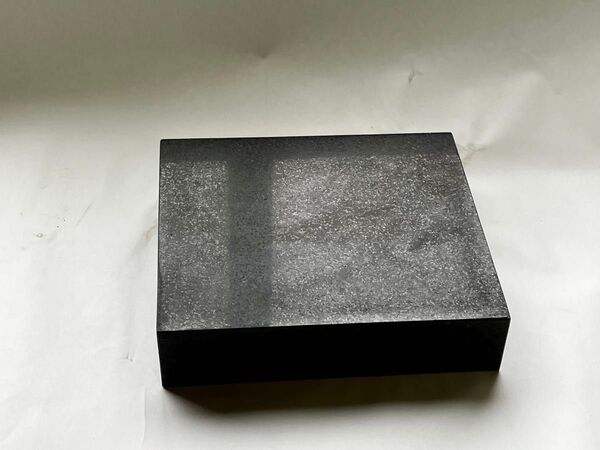 黒御影石 ディスプレイ台|レザー調/19×16.5×4.5cm|重厚モダン/和モダン