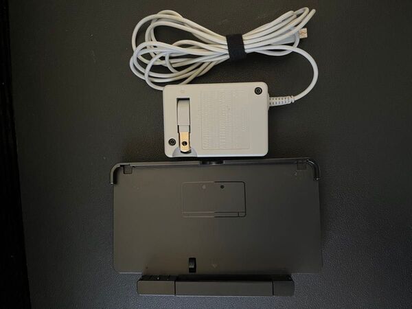 ニンテンドー3DS用 充電台と充電器