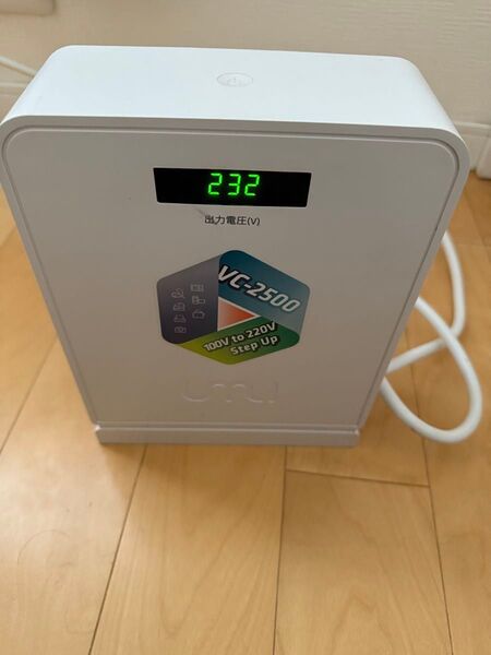 UMIVC 2500W 昇圧器 昇圧機 100V/110V to 220V/240V 2500VA 2500W 2AC口