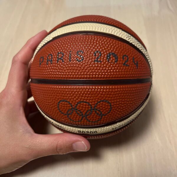 【美品】molten レプリカバスケットボール PARIS 2024 直径12cm