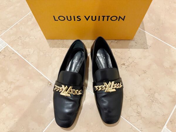 LOUIS VUITTONルイ・ヴィトン ローファーレザー ブラック ゴールド フラットシューズ 革靴 靴 シューズ