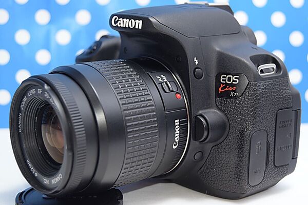 Canon kiss x7i★スマホ転送できる!★自撮り可能★高画質一眼レフ