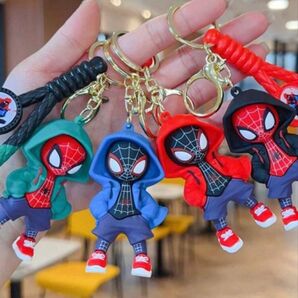 1点スパイダーマン キーホルダーチ 色選ぶ赤 青 黒 緑