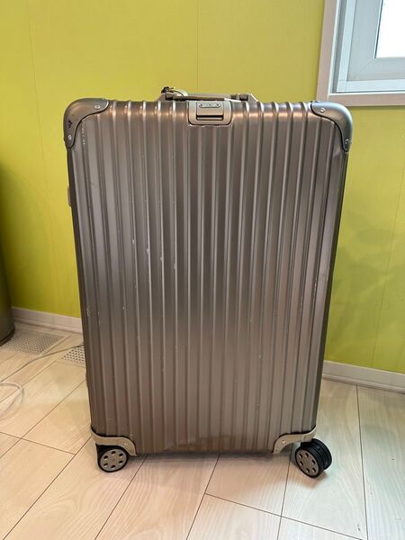 リモワ チタニウム トパーズ ゴールド 82L RIMOWA