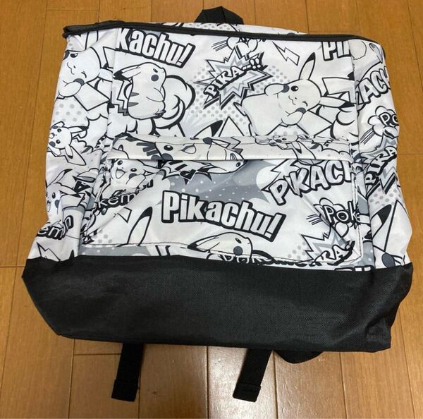 大きめ モノクロ プレミアムスクエアリュック 総柄 ポケモン アミューズメント景品 ゲームセンター
