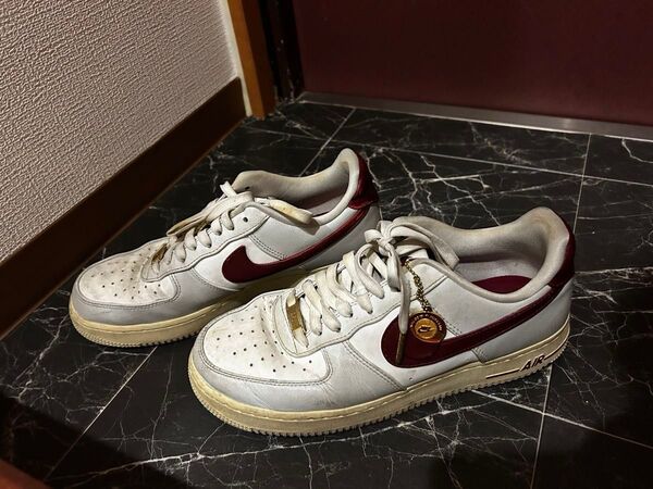NIKE ナイキ エアフォースワン 赤白 コイン付き NIKE ナイキ スニーカー AIR ホワイト FORCE