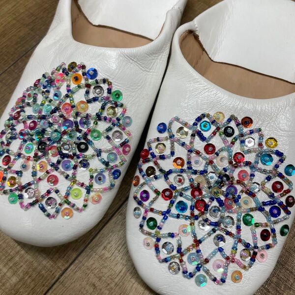 モロッコ バブーシュ ビーズ刺繍 ルームシューズ ホワイト 24cm〜25cm相当