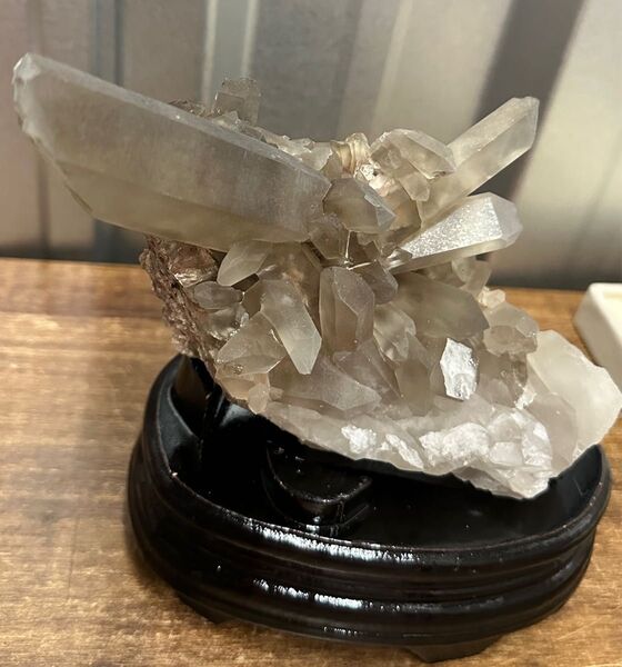 天然水晶クラスター ライトニング水晶 雷水晶 大きめ 台座付き 原石 天然石 鉱物 パワーストーン