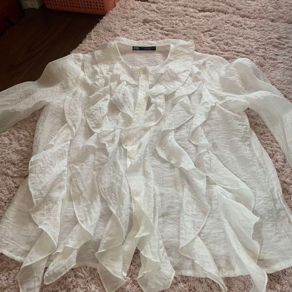 ZARA ホワイト ラッフルデザイン 長袖シャツ XS