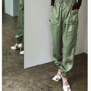 Little Suzie Leather Like Extemal Pocket Pants ジョガーパンツ サテンパンツ