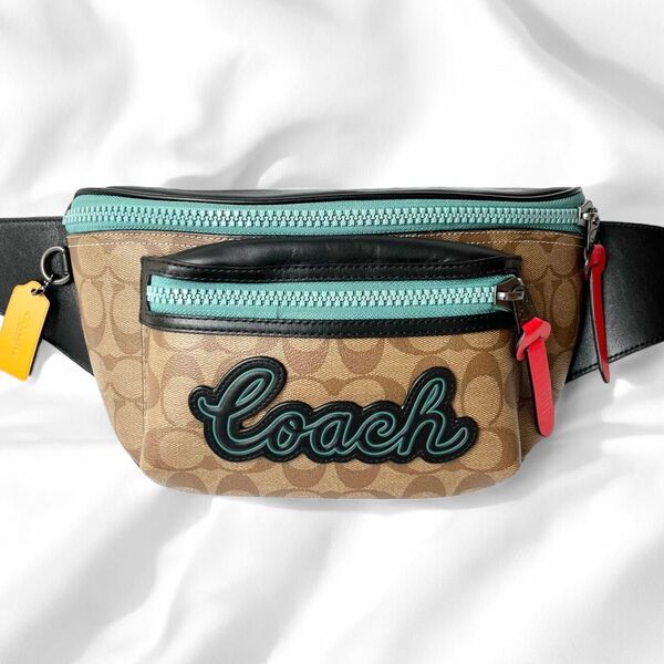 美品 コーチ ボディバッグ ベルトバッグ ウエストバッグ シグネチャー ボディバッグ ウエストポーチ COACH