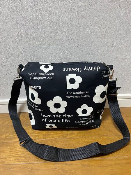 ハンドメイド ショルダーバッグ 大 英字とデイジー
