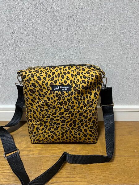 ハンドメイド ショルダーバッグ 縦長 レオパード