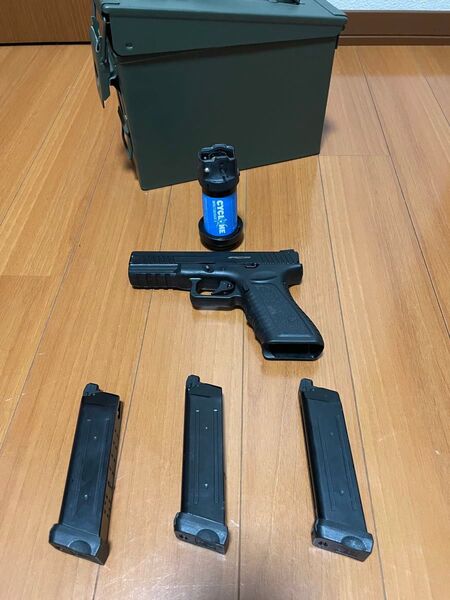 APS CO2ガスブローバックハンドガン フェイスリフト マガジン2本付きとおまけ付き