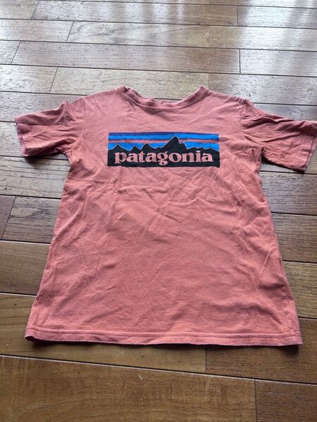 新品 パタゴニア キッズ (オレンジ) Sサイズ 半袖 カットソー Patagonia アウトドア Tシャツ