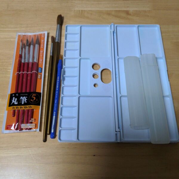 パレットとPentel 水彩筆など