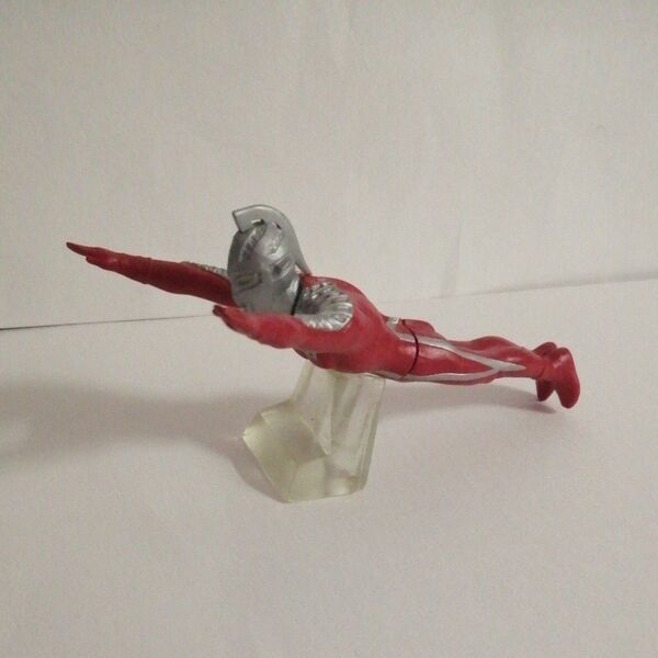 ウルトラセブン飛行Ver 津波怪獣の恐怖 東京大ピンチ!編 ガシャポンHGシリーズ 飛行形態 難あり