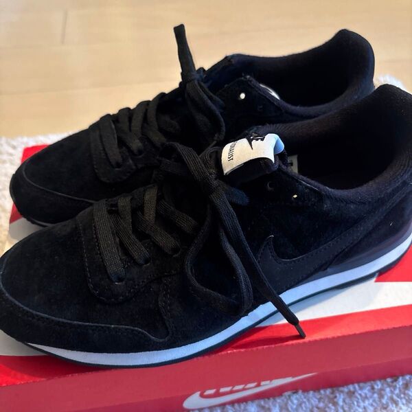 美品NIKE(ナイキ インターナショナリスト)ブラック24.5cm
