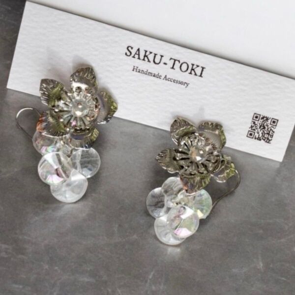 ハンドメイド 大ぶり メタルフラワー 金属アレルギー対応 揺れる ピアス イヤリング サージカルステンレス ニッケルフリー