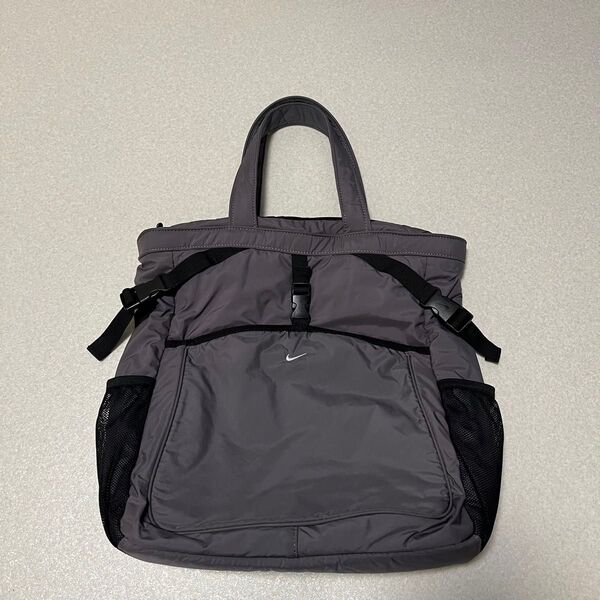 NIKE トートバッグ グレー 大容量 多機能 メッシュポケット付き y2k