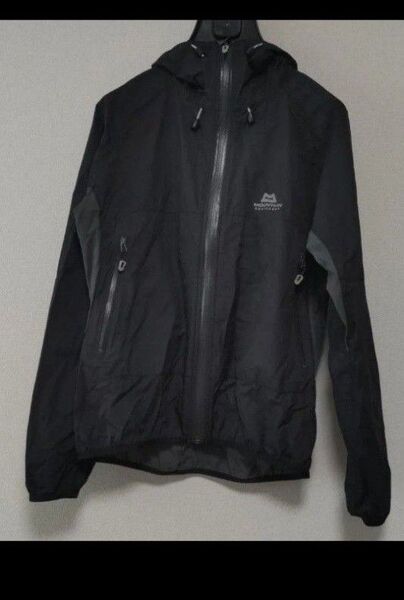 MOUNTAIN EQUIPMENTウィンドブレーカー