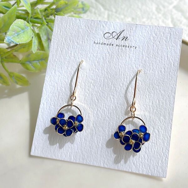 紫陽花 ピアス イヤリング blue ディップアート 揺れる アジサイ 青 ハンドメイド サージカルステンレス