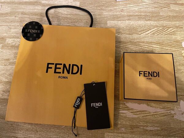 FENDI フェンディ ショッパー ショップ袋 紙袋 空箱
