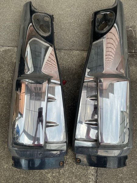 いすゞ ギガ 純正コーナーパネルメッキ中古、ドアガーニッシュパネル左側未使用、運転席側フロアマットのセット