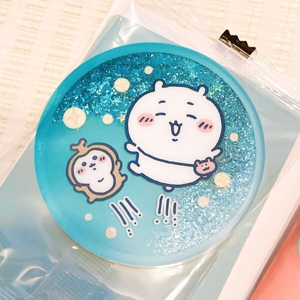ちいかわ かぶとむし ラメ 缶バッジ