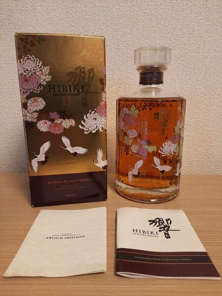 響 17年 意匠ボトル 花鳥風月 700ml サントリー ウイスキー