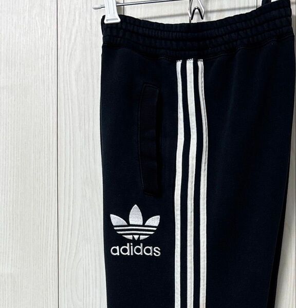 アディダス オリジナルス adidas トラックパンツ 刺繍ロゴ トレフォイル スリーライン メンズ S ブラック