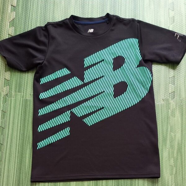 New Balance Tシャツ ブラック×ミントグリーン NBロゴ