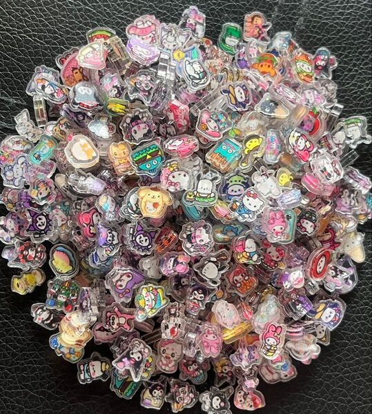 セール アクリルパーツ1cm ランダム100枚 アクセサリー ハンドメイドパーツ サンリオ