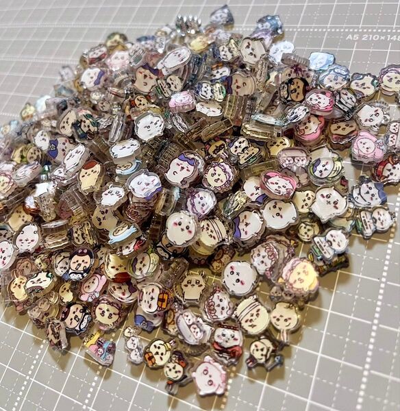 セール アクリルパーツ1cm ランダム100枚 アクセサリー ハンドメイドパーツ ちいかわ