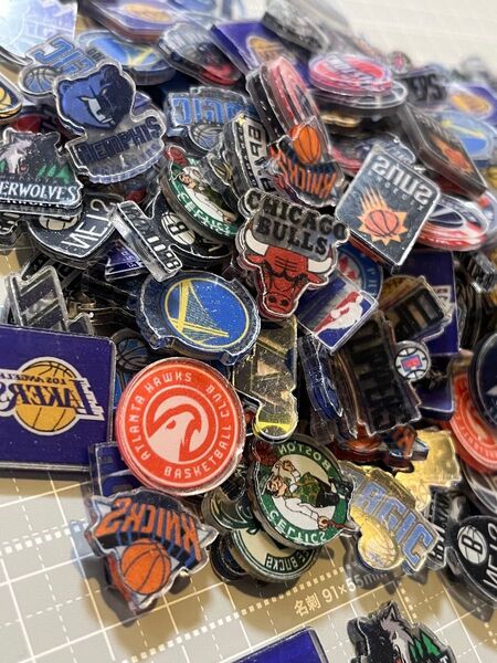 セール アクリルパーツ2cm ランダム30枚 アクセサリー ハンドメイドパーツ NBAチームロゴ