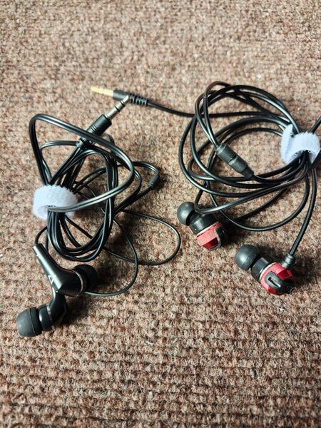 ジャンク品 左耳から音でません 汚れ強し JVC HA-FX3X-R XXシリーズ + ノーブランド 有線イヤホン