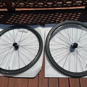新車外しBontrager Paradigm Comp 25 TLR Disc Road Wheel R1 ロードタイヤ28c