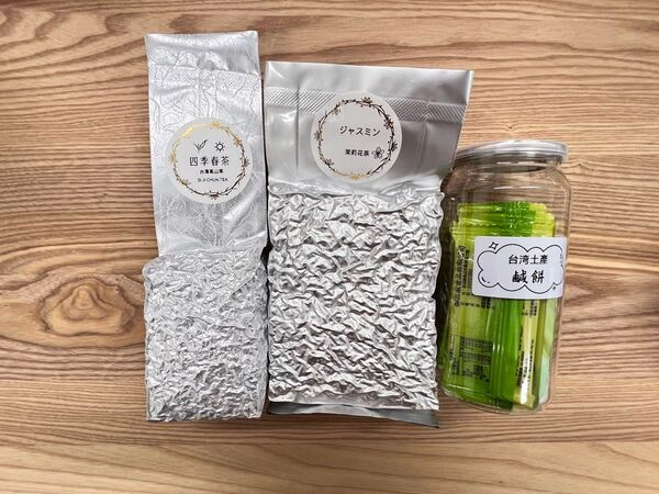 台湾茶 四季春茶 ジャスミン 150gx2 台湾土産鹹餅 塩味ビスケット 7個缶付き