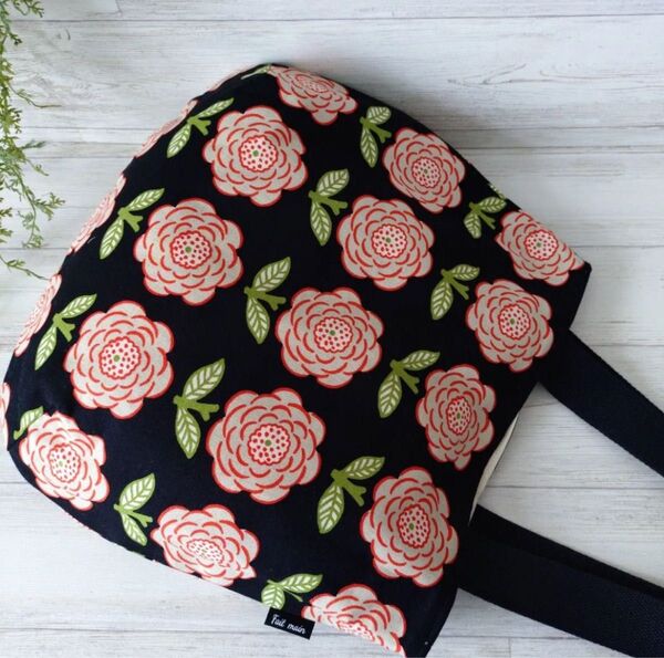 美品 ハンドメイド トートバッグ 花柄 黒